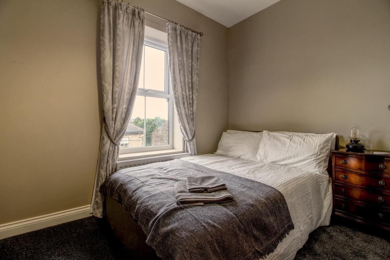 6 Dbl Bed, Central Huddersfield House Inc Parking Exterior foto